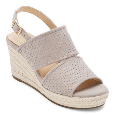 Liz claiborne hardie store wedge sandals