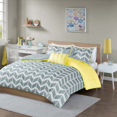 Intelligent Design Elle Chevron Comforter Set with decorative pillows