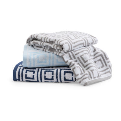 Liz Claiborne Signature Plush Logo Bath Towel