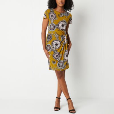 Robbie Bee Short Sleeve Medallion Puff Print Sheath Dress