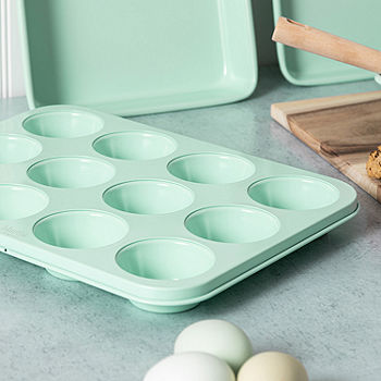 Muffin Pan with Lid and Silicone Grips