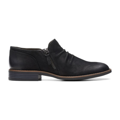 Clarks Camzin Pace Womens Closed Toe Slip-On Shoe