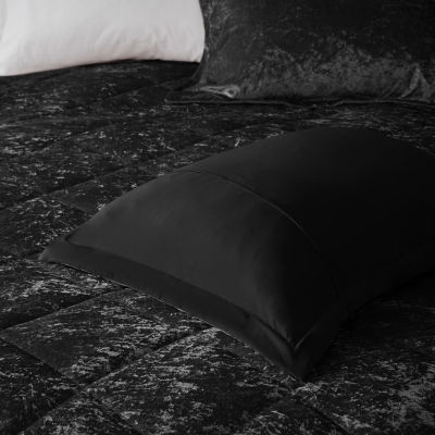 Intelligent Design Isabel Velvet Duvet Cover Set with decorative pillow