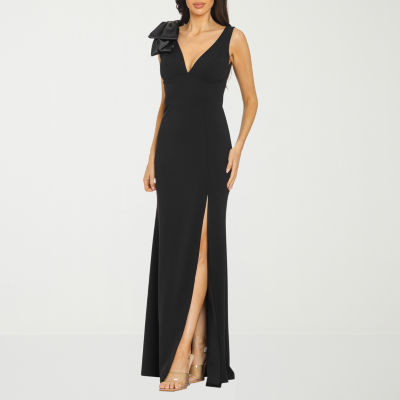 Premier Amour Sleeveless Evening Gown