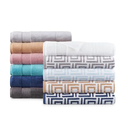Liz Claiborne Signature Plush Logo Bath Towel
