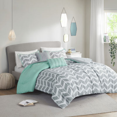 Intelligent Design Laila Comforter Set with decorative pillows