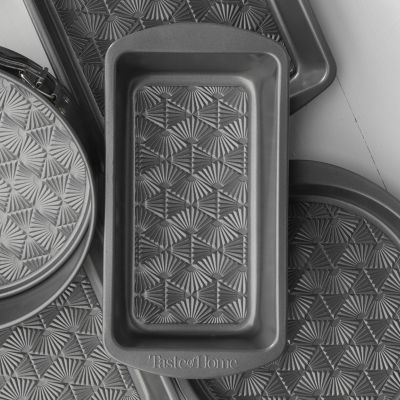 Taste of Home 9 x 5" Non-Stick Metal Loaf Pan
