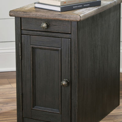 Signature Design by Ashley® Tyler Creek Chair Side End Table