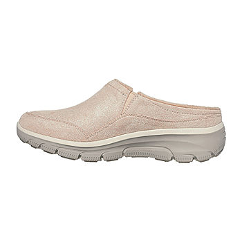 SKECHERS - Feet first into Friday celebrating high-fashion, and