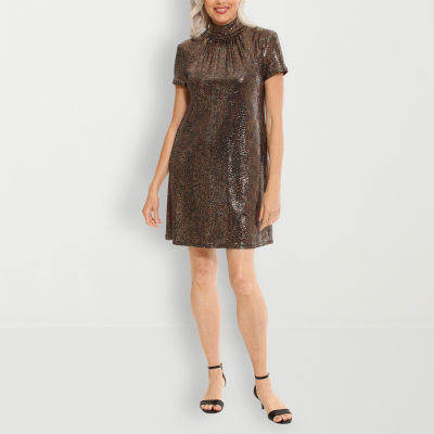 Clover And Sloane Metallic Short Sleeve Sequin Shift Dress