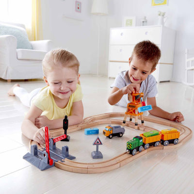 Hape Crossing & Crane Truck