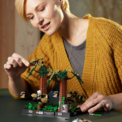 LEGO Star Wars Endor Speeder Chase Diorama 75353 Building Set (608 Pieces)