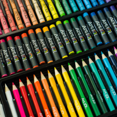 Art 101 Budding Artist Pop-Up Easel 150 Piece Doodle and Color Art