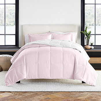 This Pretty Reversible Comforter Is on Sale at