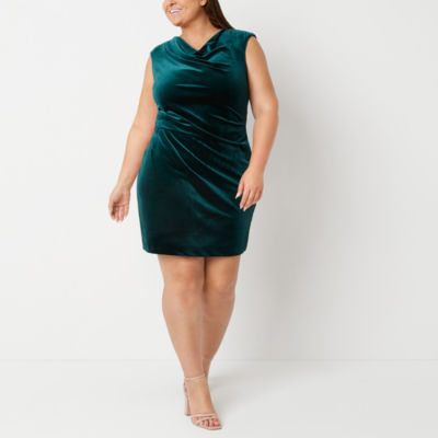 Jessica Howard Plus Sleeveless Velvet Sheath Dress