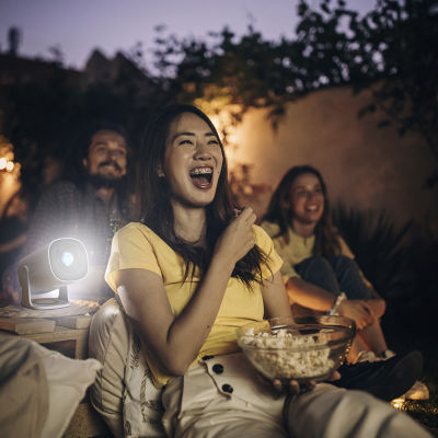 GPX 720p Projector and Screen Bundle