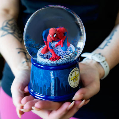 Marvel Spiderman Crouch Skyline Light Up Snow Globe