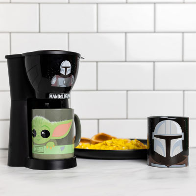Uncanny Brands Star Wars The Mandalorian & Baby Yoda Single Cup Coffee Maker Gift Set With 2 Mugs