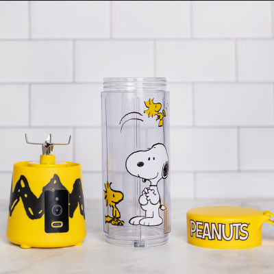 Uncanny Brands Peanuts Snoopy & Woodstock  USB-Rechargeable Portable Blender