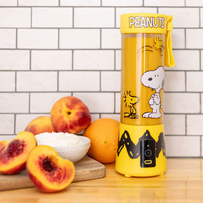 Uncanny Brands Peanuts Snoopy & Woodstock  USB-Rechargeable Portable Blender