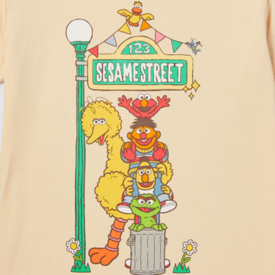 Juniors Oversized Womens Crew Neck Short Sleeve Sesame Street Graphic T-Shirt