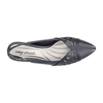 Easy Street Bizzy Womens Round Closed Toe Block Heel Pumps
