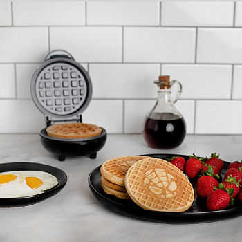 Uncanny Brands Mandalorian Waffle Maker