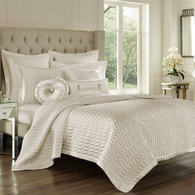 Five Queens Court Saranda Coverlet