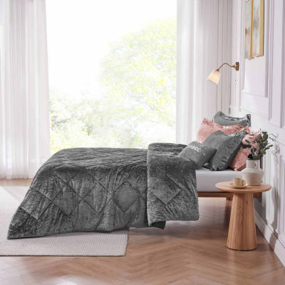 Intelligent Design Isabel Velvet Duvet Cover Set with decorative pillow