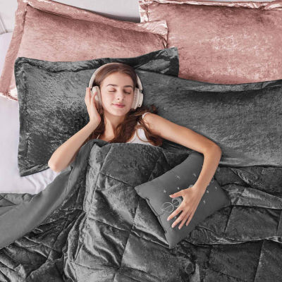 Intelligent Design Isabel Velvet Duvet Cover Set with decorative pillow