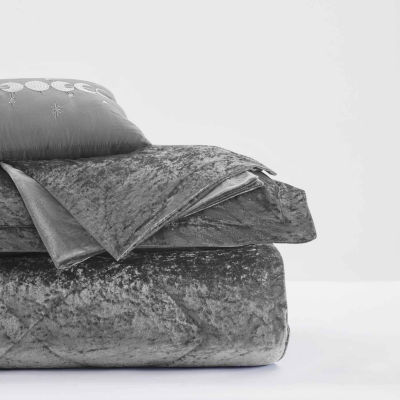 Intelligent Design Isabel Velvet Duvet Cover Set with decorative pillow
