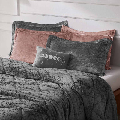 Intelligent Design Isabel Velvet Duvet Cover Set with decorative pillow