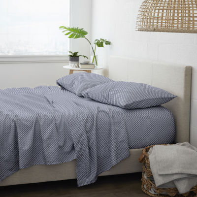 Casual Comfort™ Premium Ultra Soft Quatrefoil Pattern Microfiber Wrinkle Free Sheet Set