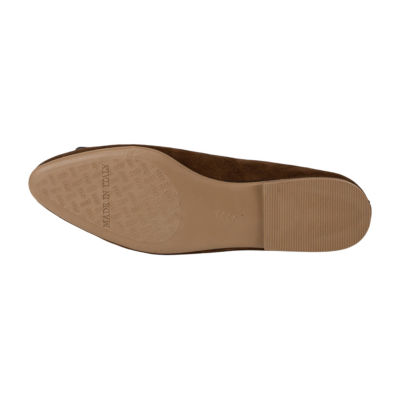 Italian Shoemakers Annika Womens Almond Closed Toe Ballet Flats