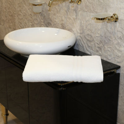 Linum Home Turkish Cotton Textiles Denzi 35" x 66" Bath Sheet