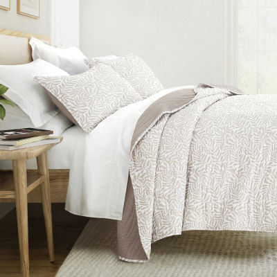 Casual Comfort Pattern Reversible Quilt Set