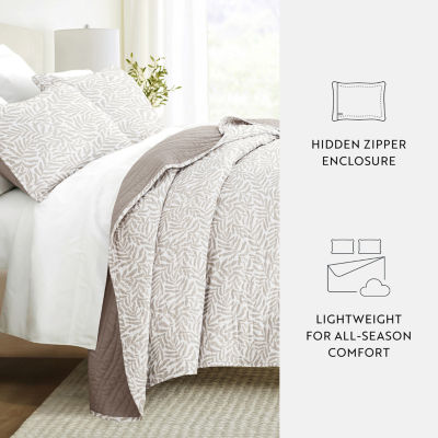 Casual Comfort Pattern Reversible Quilt Set