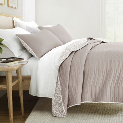 Casual Comfort Pattern Reversible Quilt Set