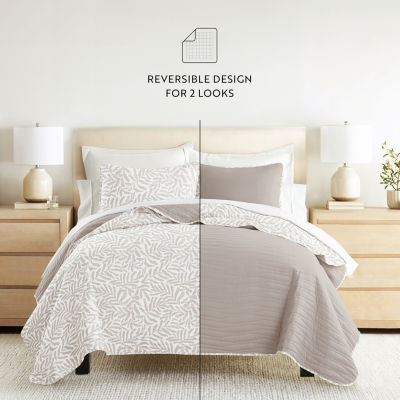 Casual Comfort Pattern Reversible Quilt Set