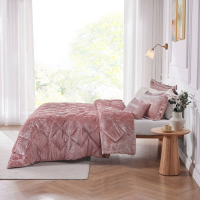 Intelligent Design Isabel Velvet Comforter Set with decorative pillow
