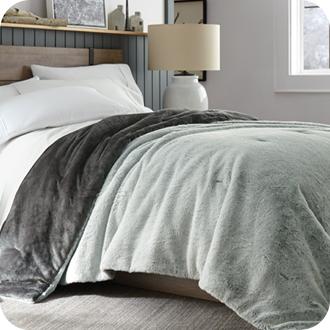 The queen comforter with 50K+ five-star ratings at  is $22 - TheStreet
